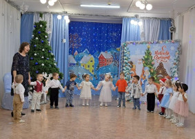Новогодний утренник в группе раннего возраста "Солнышко" Новогодний утренник в группе раннего возраста "Солнышко".