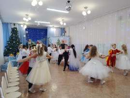 Новогодний утренник в подготовительной группе "Бабочки" Новогодний утренник в подготовительной группе "Бабочки".