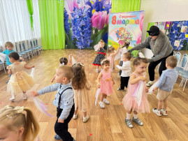 Утренник в группе "Медвежата" Утренник в группе "Медвежата".