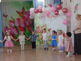Утренник в группе "Солнышко" Утренник в группе "Солнышко".